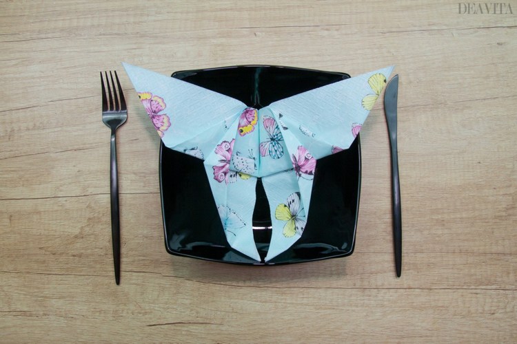 Servietten falten zu Ostern Schmetterling festliche Tischdeko