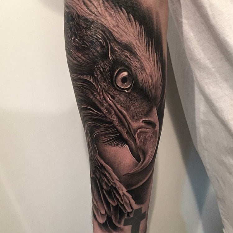 Vogel Tattoo 3D Adler Kopf auf dem Unterarm