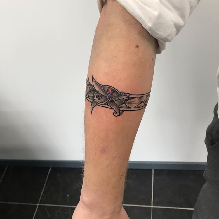 Wikinger Armband Armreifen Tattoo mit Drachenkopf Unterarm