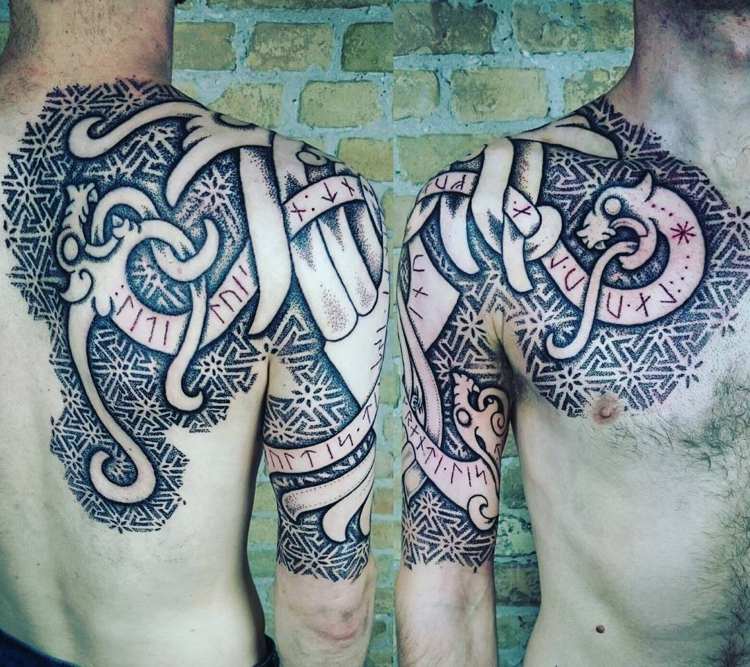 Wikinger Drachen Tattoo Runen Brust Schulter Oberarm geomnetrisch