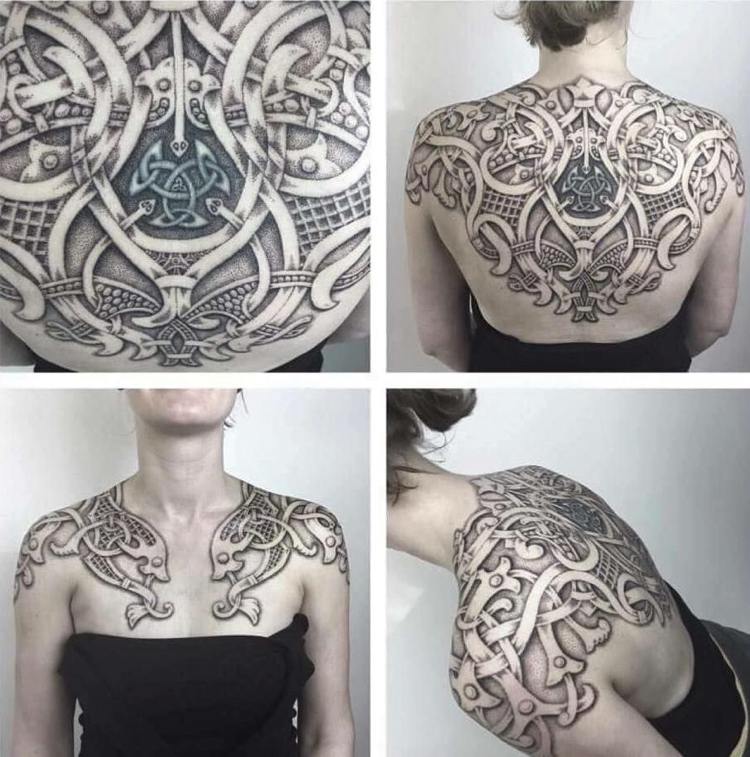 Wikinger Tattoo Rüstung Motive am Rücken einer Frau