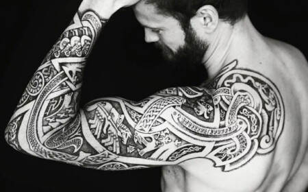 Wikinger Tattoo für Mann ganzer Arm Symbole und Knoten