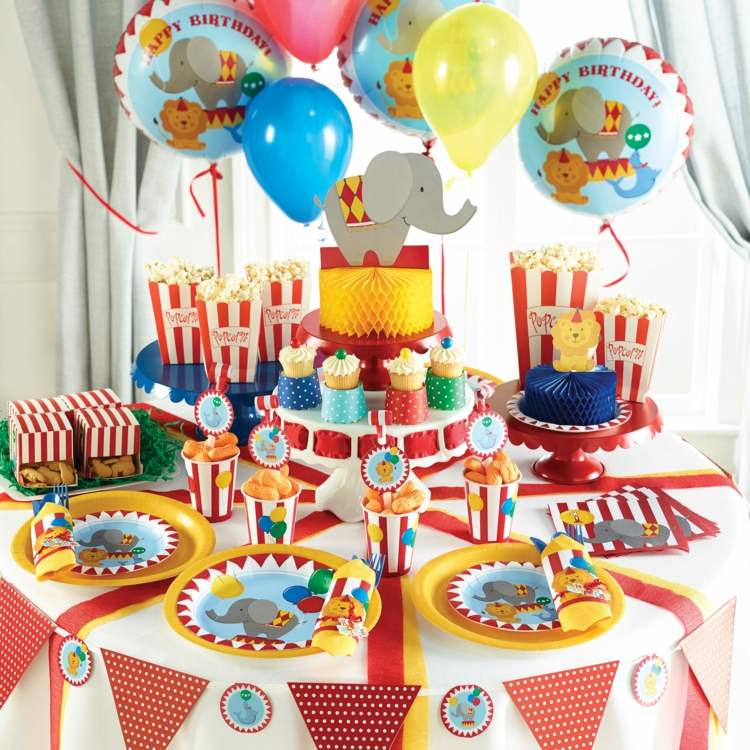 Zirkus Party Tischdekoration mit Pappteller Popcorn und Luftballons