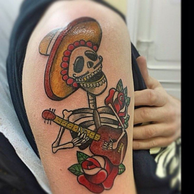 calavera mexikanischer totenkopf und skelett mit guitarre und sombrero