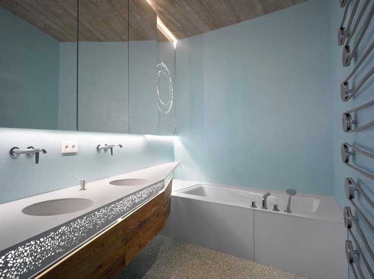 designer badezimmer mit doppelwaschbecken led beleuchtung und badewanne