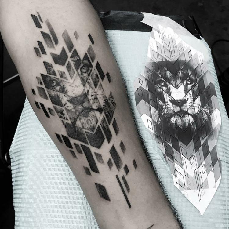 Frau unterarm löwe tattoo Unterarm Tattoo