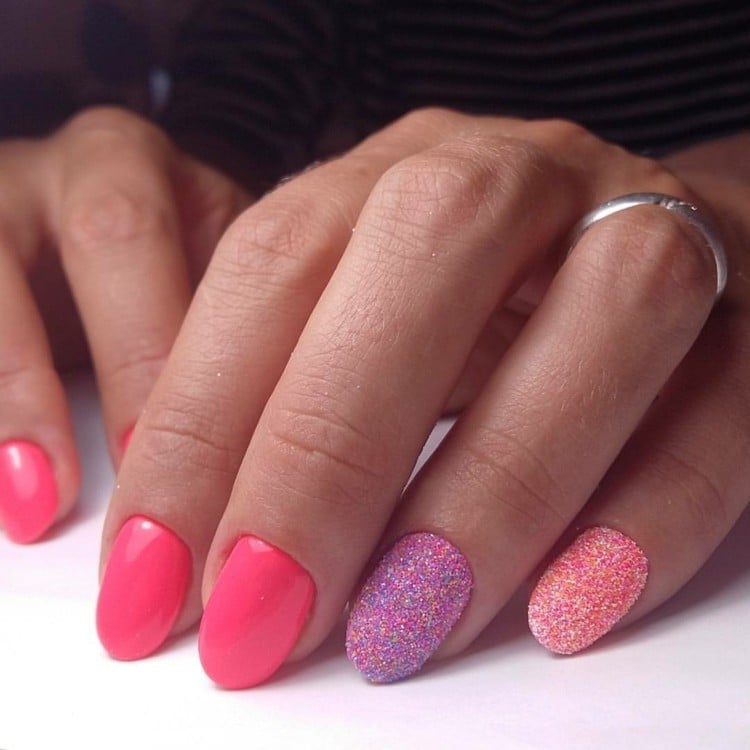 farbenfroh nageldesign kurze fingernägel pink regenbogenfarben sugar nails