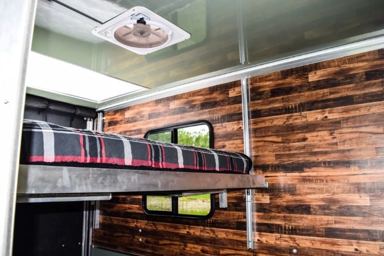 moderner camping anhänger kompakt wohnwagen güterverkehr transporter sequoia lüftung fenster