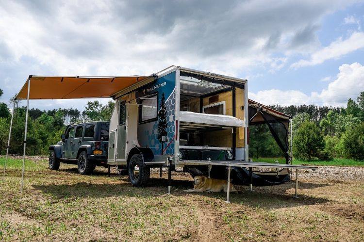 moderner camping anhänger kompakt wohnwagen güterverkehr transporter sequoia trail marker zuehör