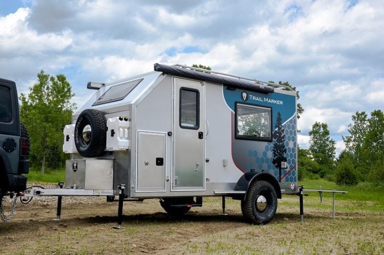 moderner camping anhänger kompakt wohnwagen güterverkehr transporter sequoia trail marker