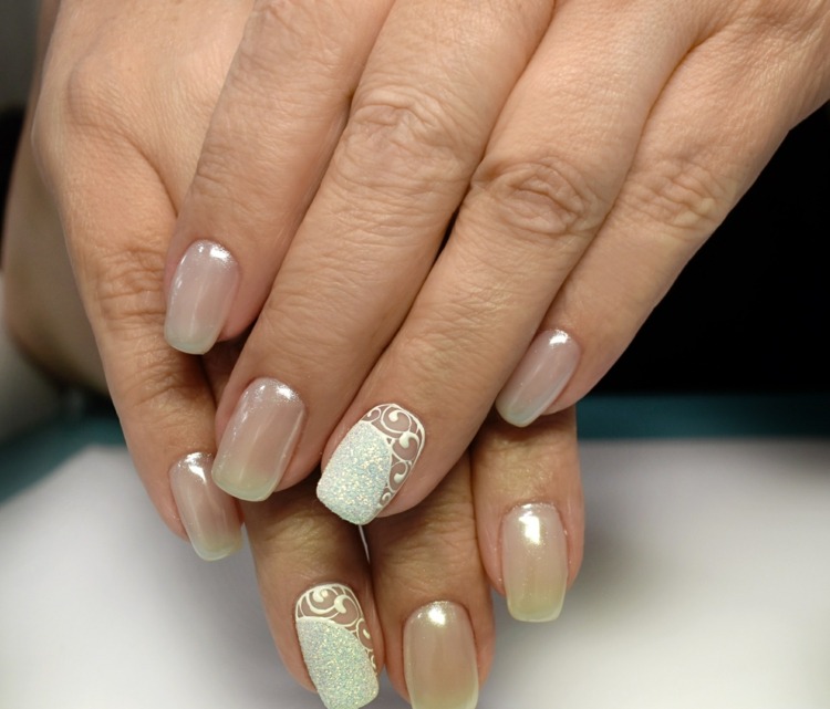 nude weiß sugar nails verzierung schimmernd perleneffekt