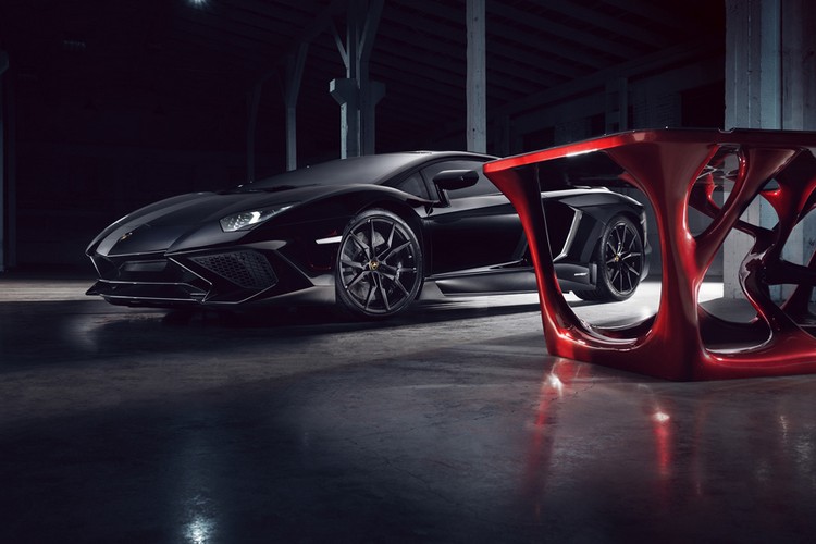 sportwagen schwarz design studio präsentation vom besprechungstisch aus 3d drucktechnologie