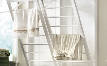 trockengestelle aus holz rustikal weiß platzsparende lösung für jeden raum