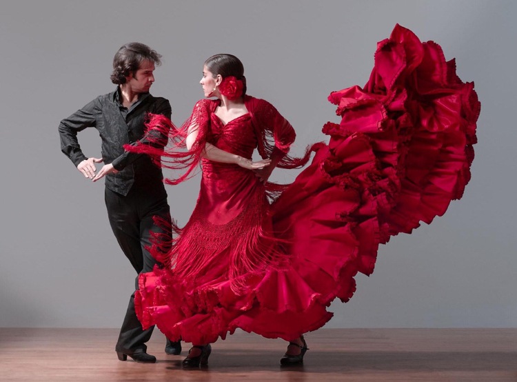 zwei Flamenco Tänzer Mann und Frau atemberaubendes rotes Kleid