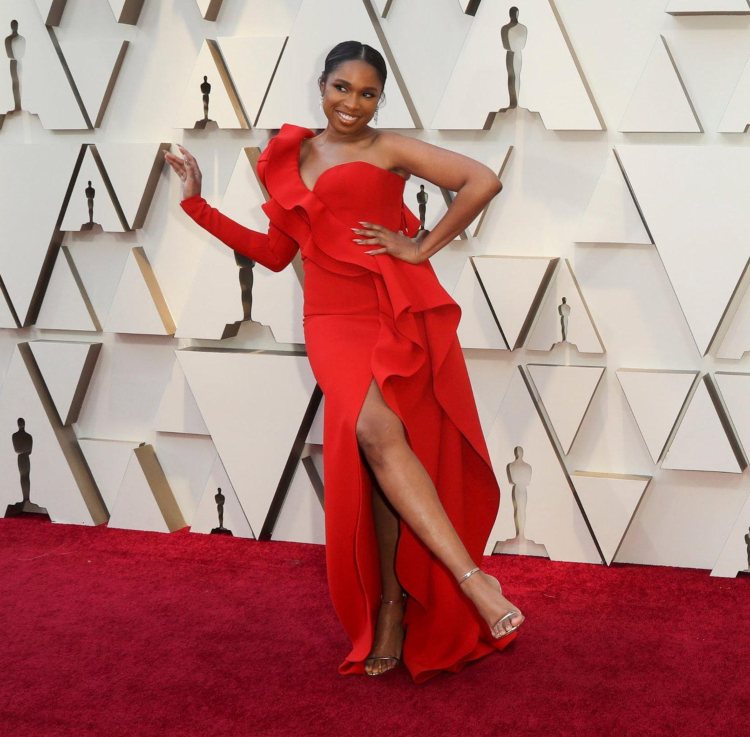 Abendmode Oscars 2019 rotes Abendkleid Rüschen jennifer hudson elie saab