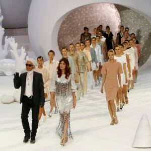 Die besten Modeschauen von Chanel und die kreativsten Konzepte von Karl Lagerfeld