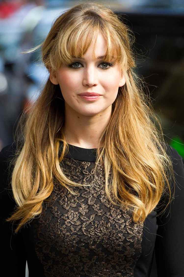 Jennifer Lawrence Frisur lange Haare halboffen mit Vollpony