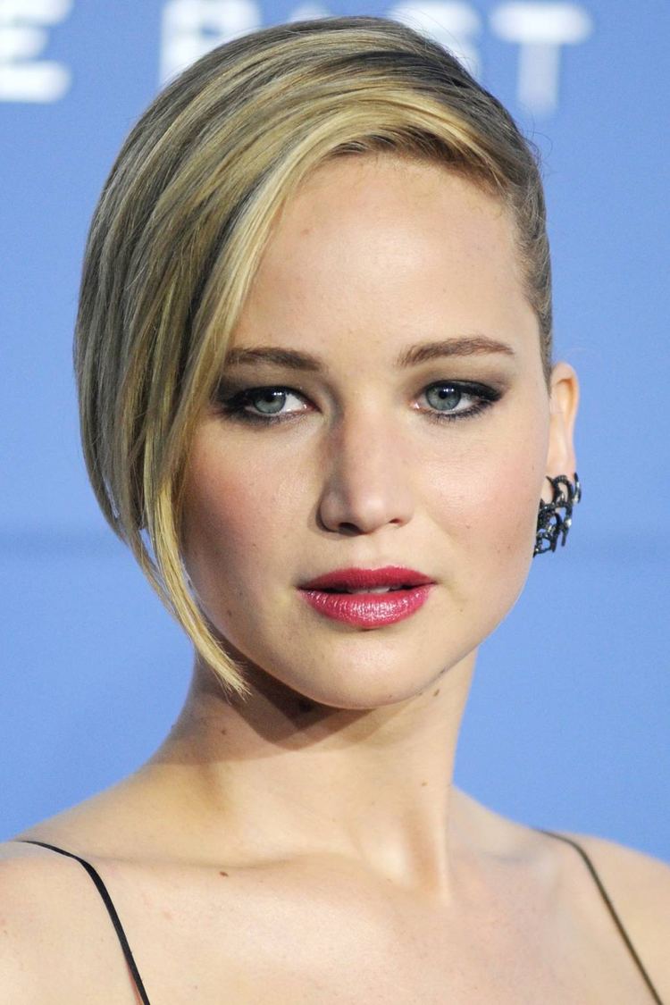 Jennifer Lawrence Oscars Frisur 2014 kurz Pony nach hinten gestylt