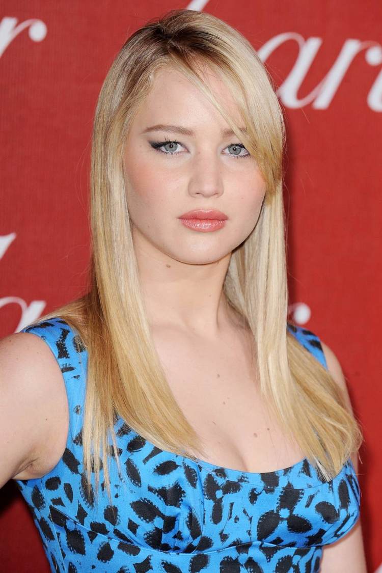 Jennifer Lawrence lange Haare blond mit abgeschrägtem Pony bis Wangenknochen 2011