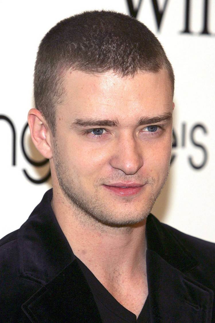 Justin Timberlake mit buzz cut und längerem haar kombination mit gesichtshaar