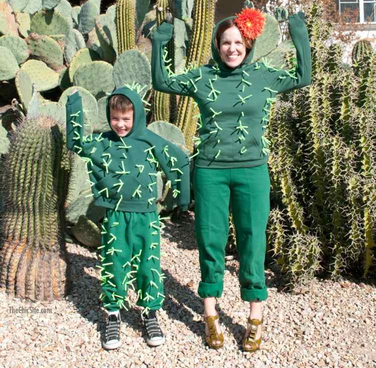 Kaktus Kostüm aus Strohhalmen grüner Hose und Pullover