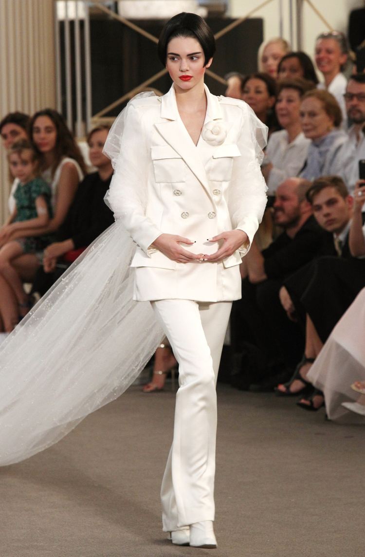 Karl Lagerfeld Brautkleider Anzug Chanel kendall jenner 2015