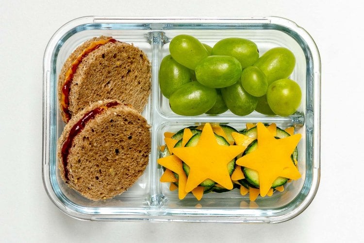 Lunchbox Ideen Kinder Gurke Brötchen Sterne Käse Weintrauben