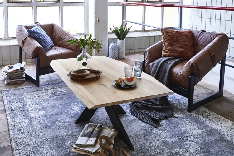Massivholztisch Wohnzimmer Couchtisch mit Metallgestell Naturkante Tischplatte aus Eichenholz geölt