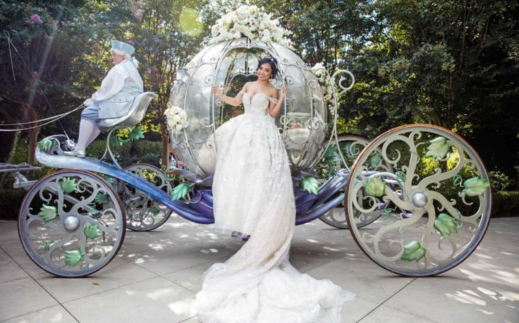 Märchenhochzeit Disney Hochzeit Cinderella mit romantischer Kutsche