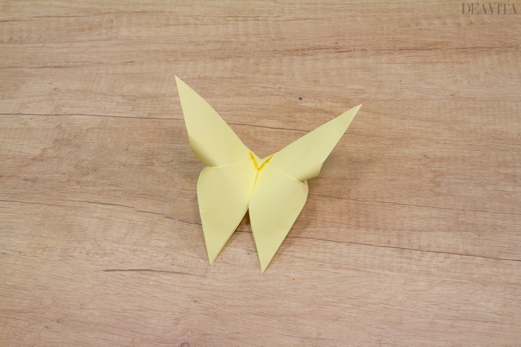 Origami Faltanleitung für einen Schmetterling