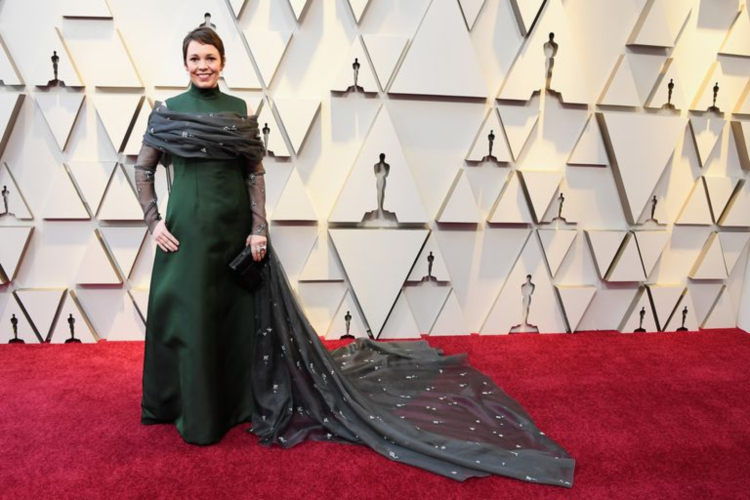 Oscars 2019 Schal Abendkleid dunkelgrün Olivia Colman Prada
