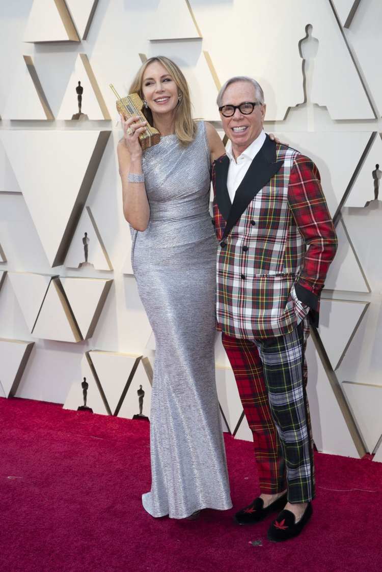 Oscars 2019 Silber Abendkleid Tommy Hilfiger Anzug