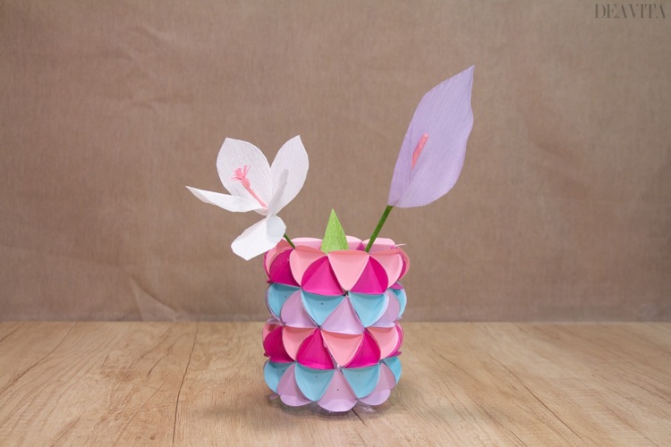Vase basteln Origami falten kleben rosa blau lila Frühlingsdeko