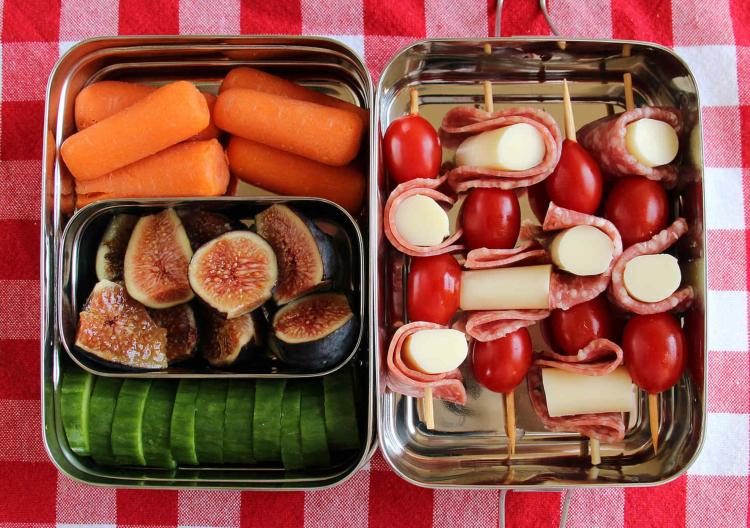 coole lunchbox ideen für kinder mozzarella schinken cherrytomaten gurke karotten