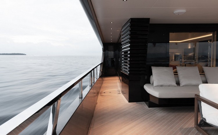 große terrasse am board der luxus yacht rock von vripack mit außergewöhnlichem design
