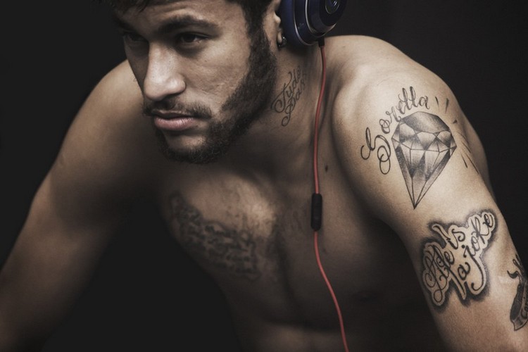 oberarm tattoo von neymar life is a joke