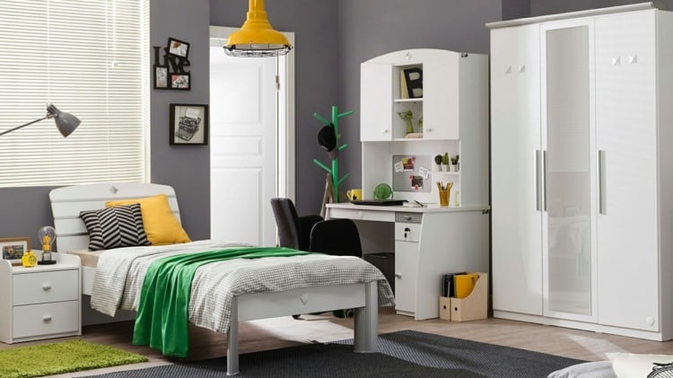 schöne weiße Möbel als Einrichtung für ein Jungenzimmer