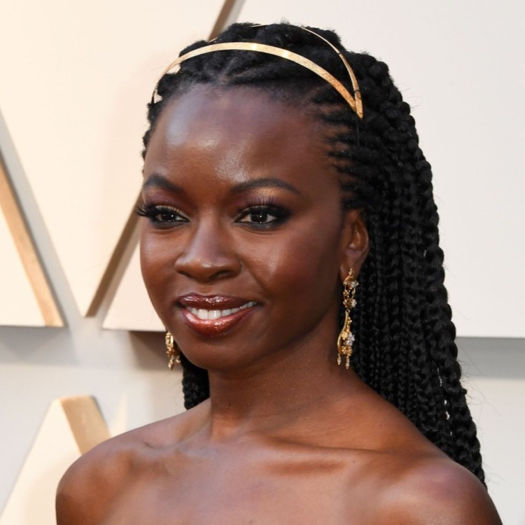 Beauty Trends Oscars 2019 lange Haare afrikanische Zöpfe Haarband doppelt Metallic Danai Gurira