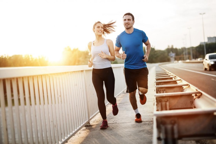 Bluthochdruck senken rennen regelmaessig sport treiben