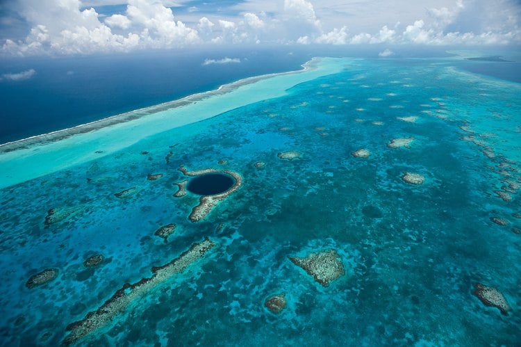 Das Great Blue Hole Belize-Barrier-Riff in der Karibik