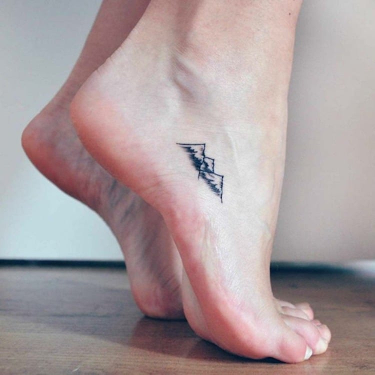 Fuß Tattoo Frau klein Tattooideen