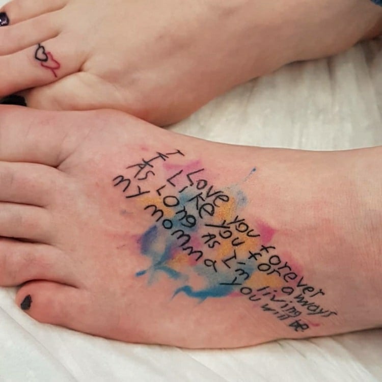 Fuß Tattoo Schriftzug Tattooiden Frau