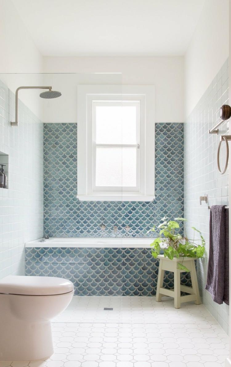 Gestaltungs- und Einrichtungsideen für das Bad mit blauen Fliesen