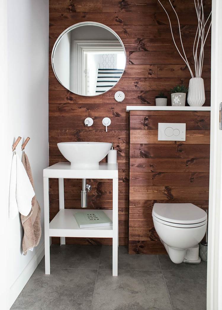 Gäste WC Ideen mit grauen Fliesen und Wandverkleidung aus Holz