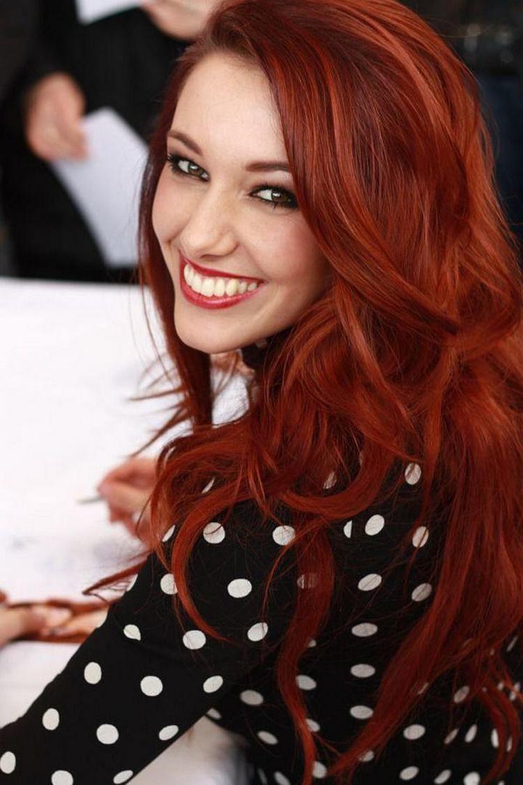 Haarfarbe Rot Kupfer Lange Haare mit Stufenschnitt Frühlingstyp