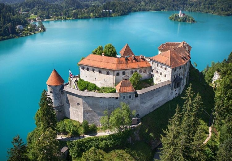 Hochzeit Schloss Burg von Bled Slowenien schönste Schlösser Europa heiraten
