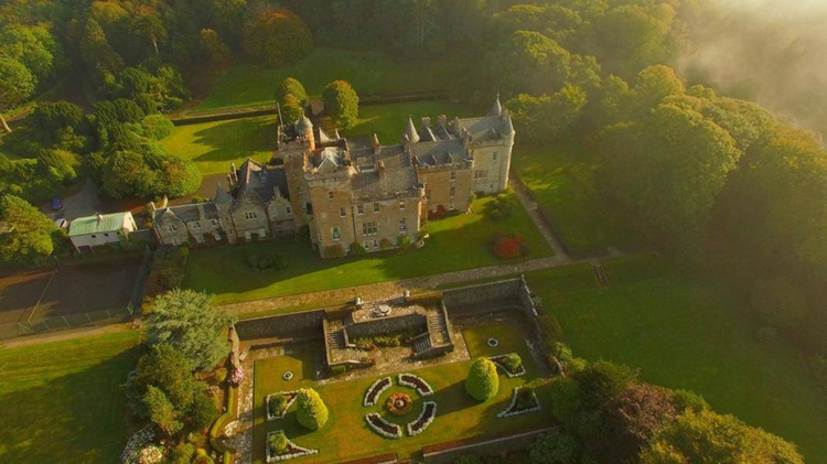 Hochzeit im Schloss Glenap Schloss Schottland Traumhochzeit Ideen romantische Schlösser
