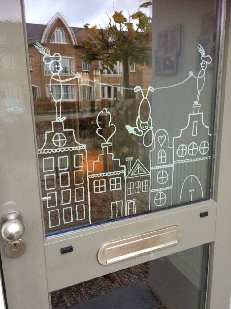 Idee für eine Fensterdeko mit Kreidemarker - Gebäude für eine Stadt