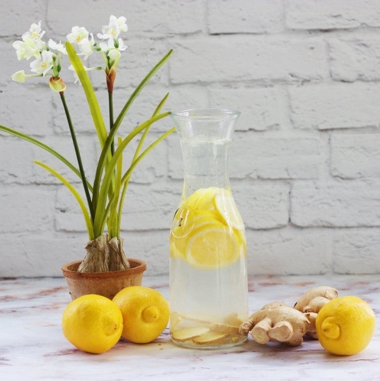 Ingwerwasser mit Zitrone kalt selber zubereiten