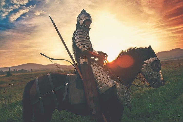 Mittelalter Kleidung Ritter Rüstung Pferd Brustpanzer Helm